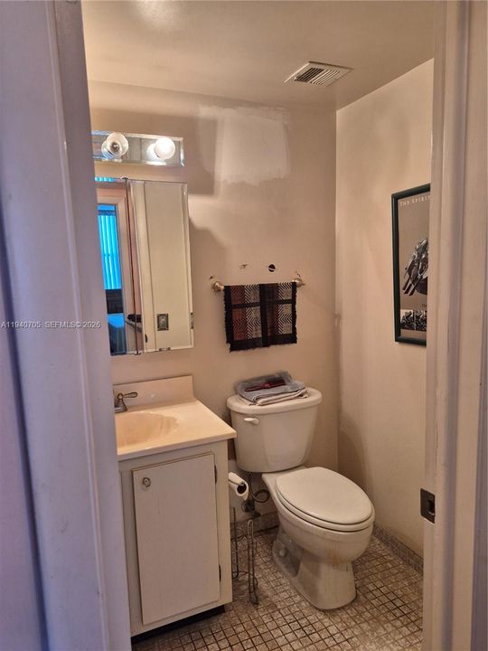 For Sale: $115,000 (1 beds, 1 baths, 844 Square Feet)