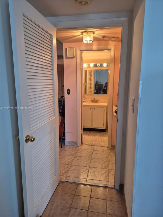 For Sale: $115,000 (1 beds, 1 baths, 844 Square Feet)