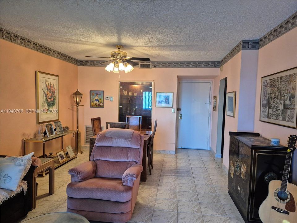 For Sale: $115,000 (1 beds, 1 baths, 844 Square Feet)