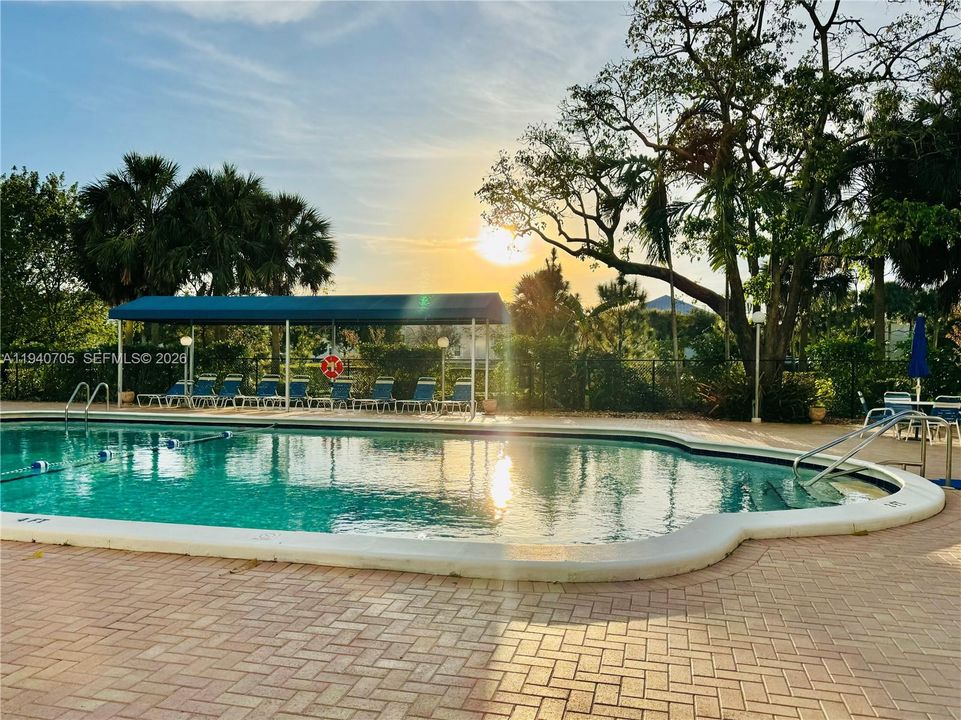 For Sale: $115,000 (1 beds, 1 baths, 844 Square Feet)