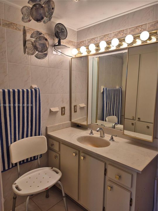 For Sale: $115,000 (1 beds, 1 baths, 844 Square Feet)