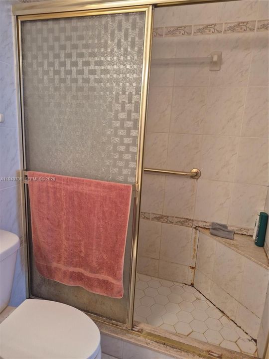 For Sale: $115,000 (1 beds, 1 baths, 844 Square Feet)