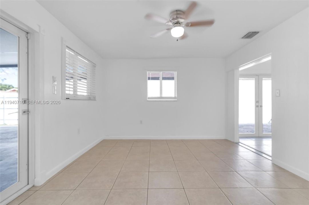 En Venta: $595,000 (3 camas, 2 baños, 1467 Pies cuadrados)