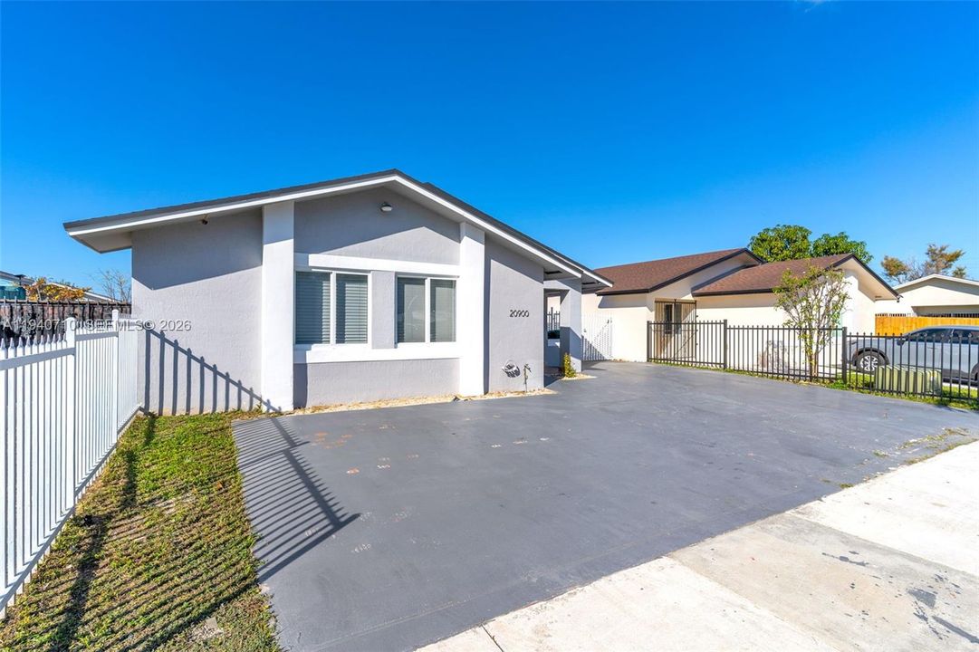 En Venta: $595,000 (3 camas, 2 baños, 1467 Pies cuadrados)