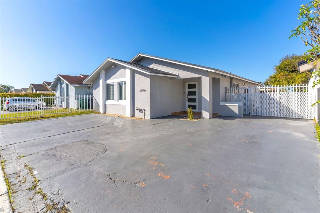 En Venta: $595,000 (3 camas, 2 baños, 1467 Pies cuadrados)