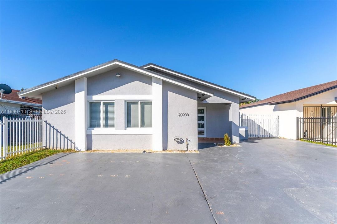 En Venta: $595,000 (3 camas, 2 baños, 1467 Pies cuadrados)