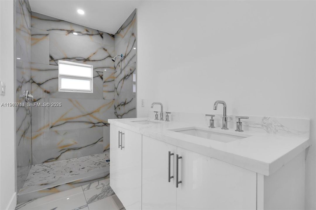 En Renta: $3,500 (4 camas, 2 baños, 1644 Pies cuadrados)