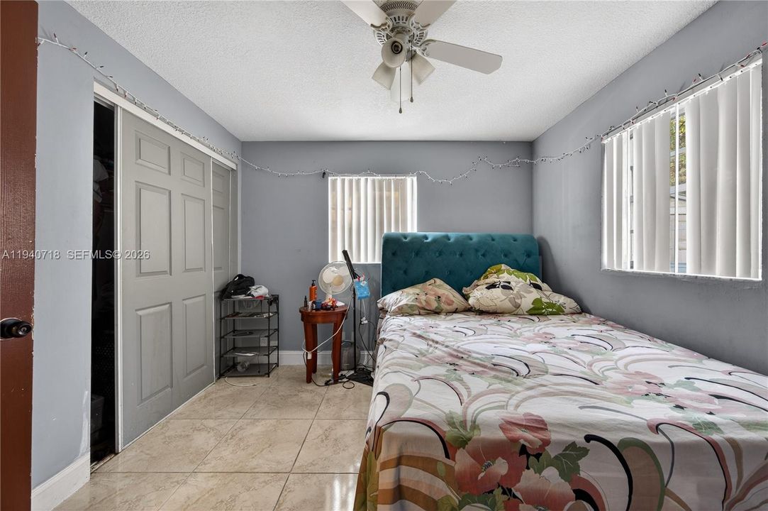 На продажу: $380,000 (3 спален, 1 ванн, 1092 Квадратных фут)