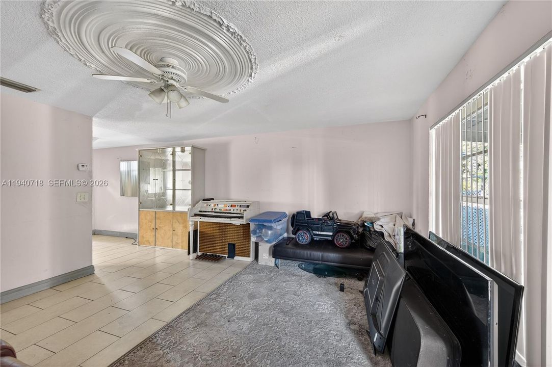 На продажу: $380,000 (3 спален, 1 ванн, 1092 Квадратных фут)