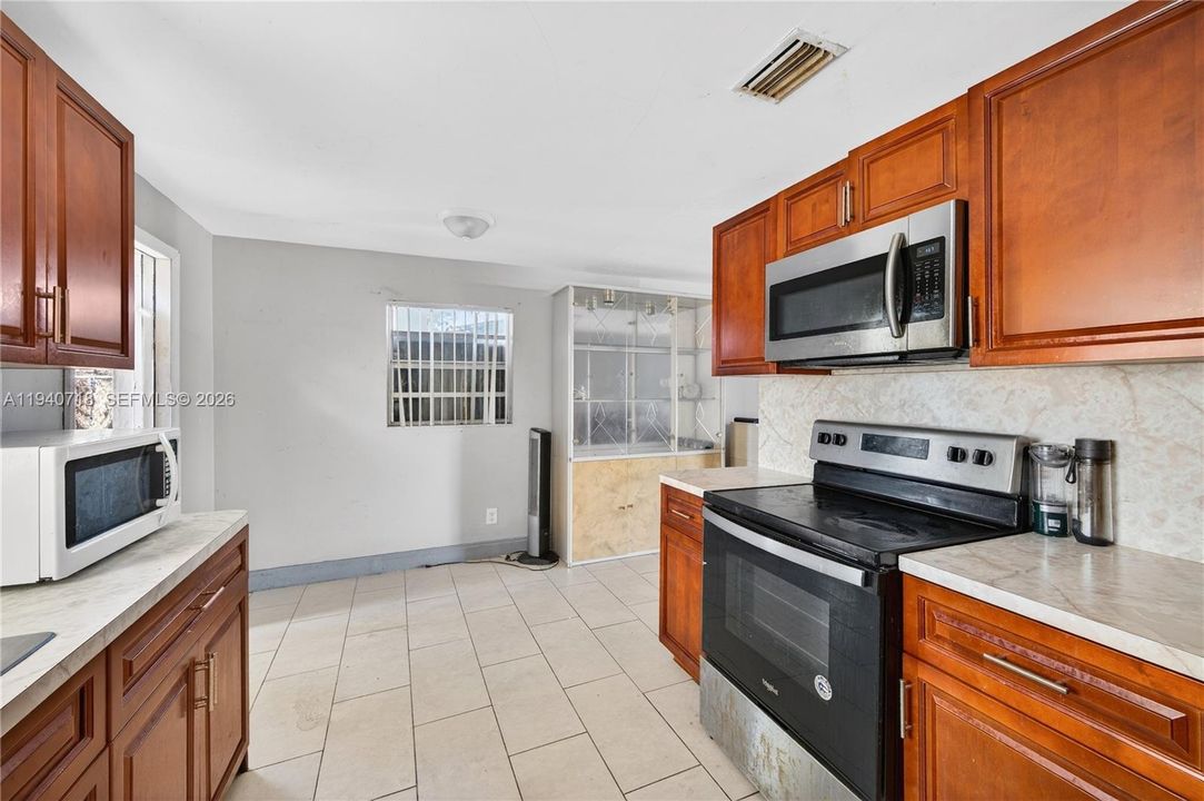 На продажу: $380,000 (3 спален, 1 ванн, 1092 Квадратных фут)