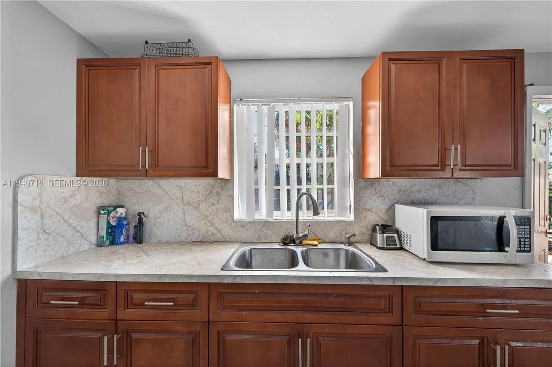 На продажу: $380,000 (3 спален, 1 ванн, 1092 Квадратных фут)