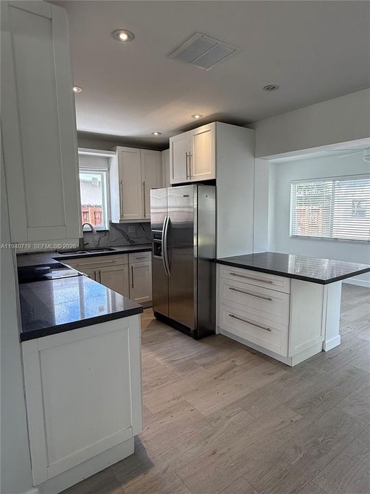 В аренду: $2,950 (3 спален, 1 ванн, 1094 Квадратных фут)