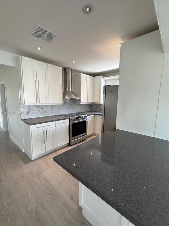 В аренду: $2,950 (3 спален, 1 ванн, 1094 Квадратных фут)