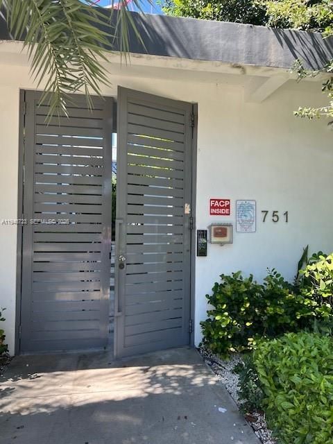 For Rent: $1,900 (1 beds, 1 baths, 750 Square Feet)