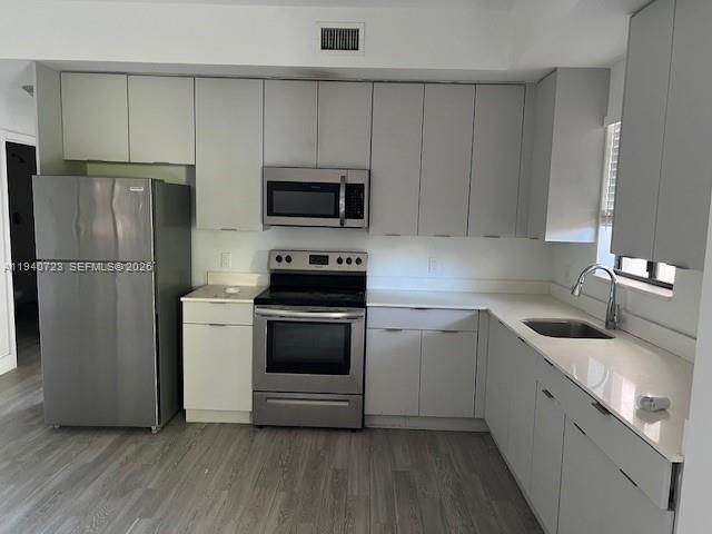 For Rent: $1,900 (1 beds, 1 baths, 750 Square Feet)