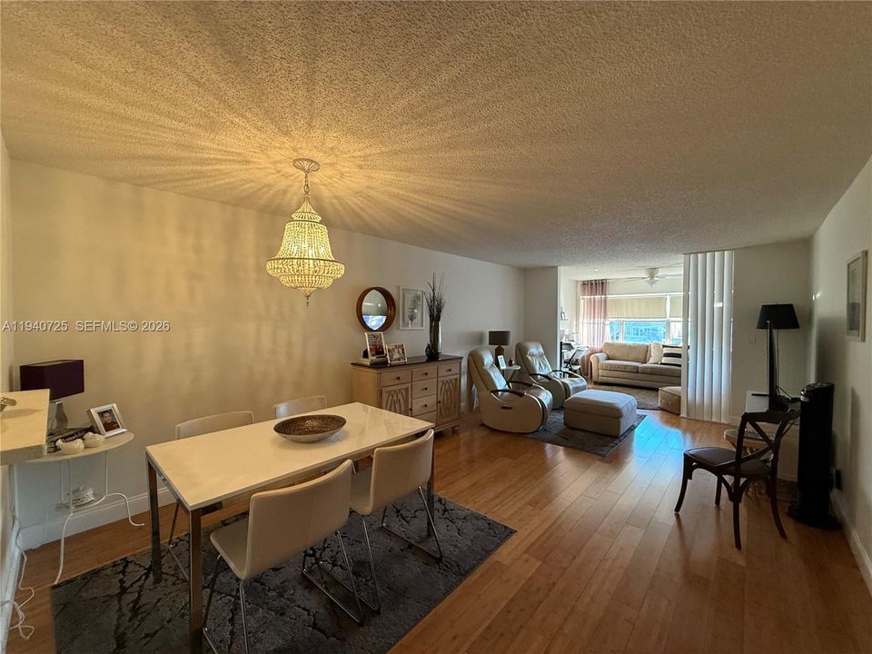 待售: $135,000 (1 贝兹, 1 浴室, 850 平方英尺)