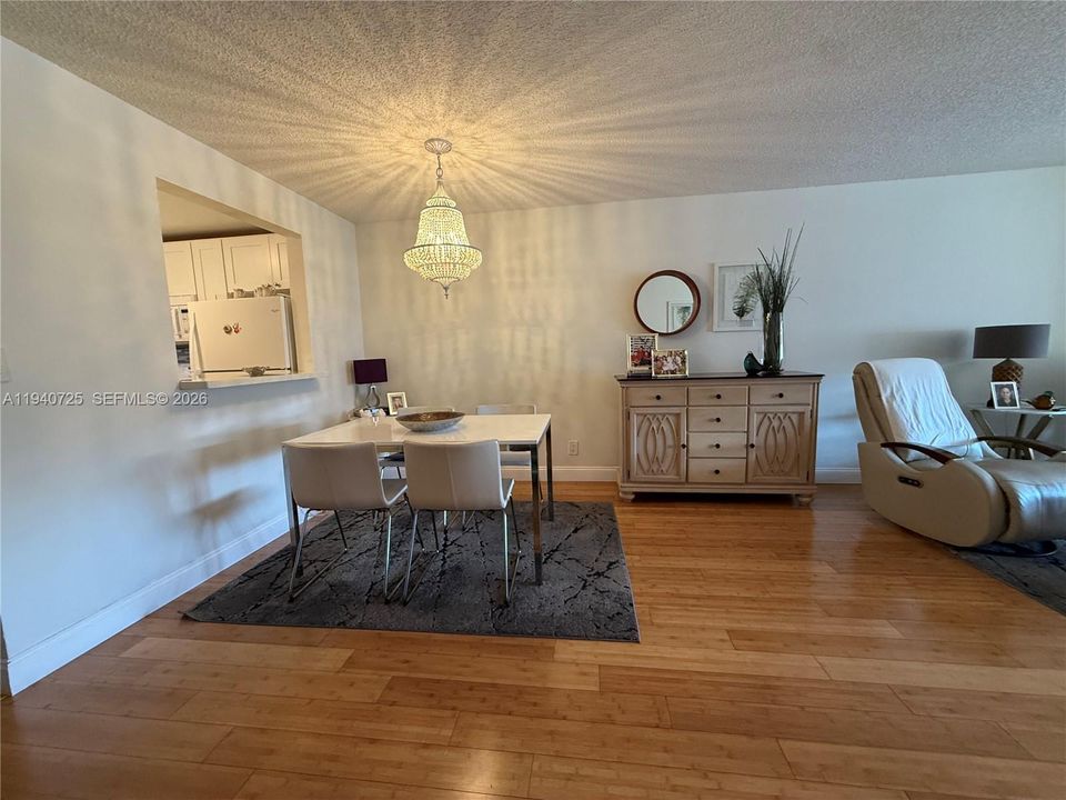 待售: $135,000 (1 贝兹, 1 浴室, 850 平方英尺)