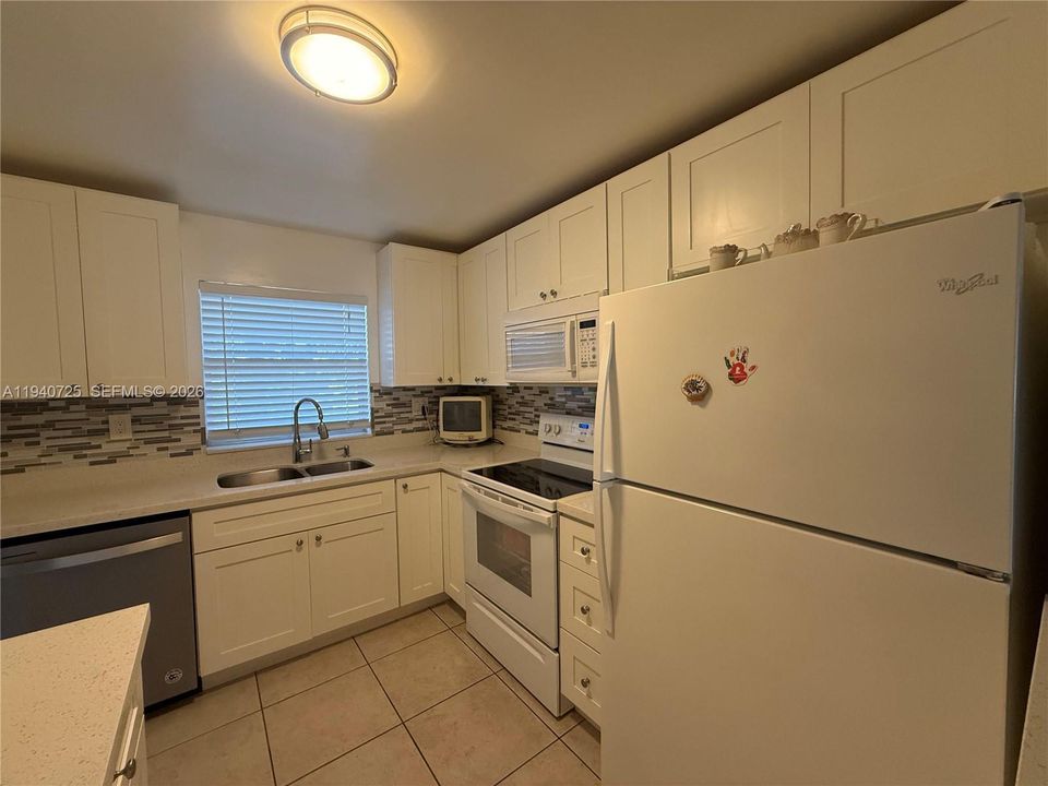 待售: $135,000 (1 贝兹, 1 浴室, 850 平方英尺)