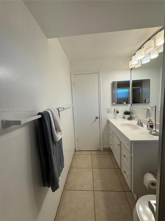 待售: $135,000 (1 贝兹, 1 浴室, 850 平方英尺)