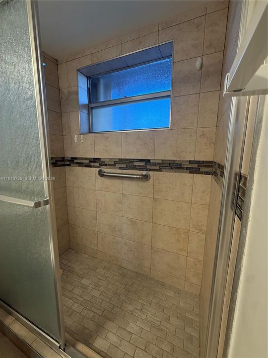 待售: $135,000 (1 贝兹, 1 浴室, 850 平方英尺)