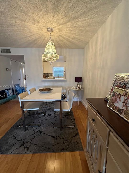 待售: $135,000 (1 贝兹, 1 浴室, 850 平方英尺)