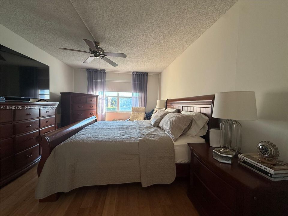 待售: $135,000 (1 贝兹, 1 浴室, 850 平方英尺)