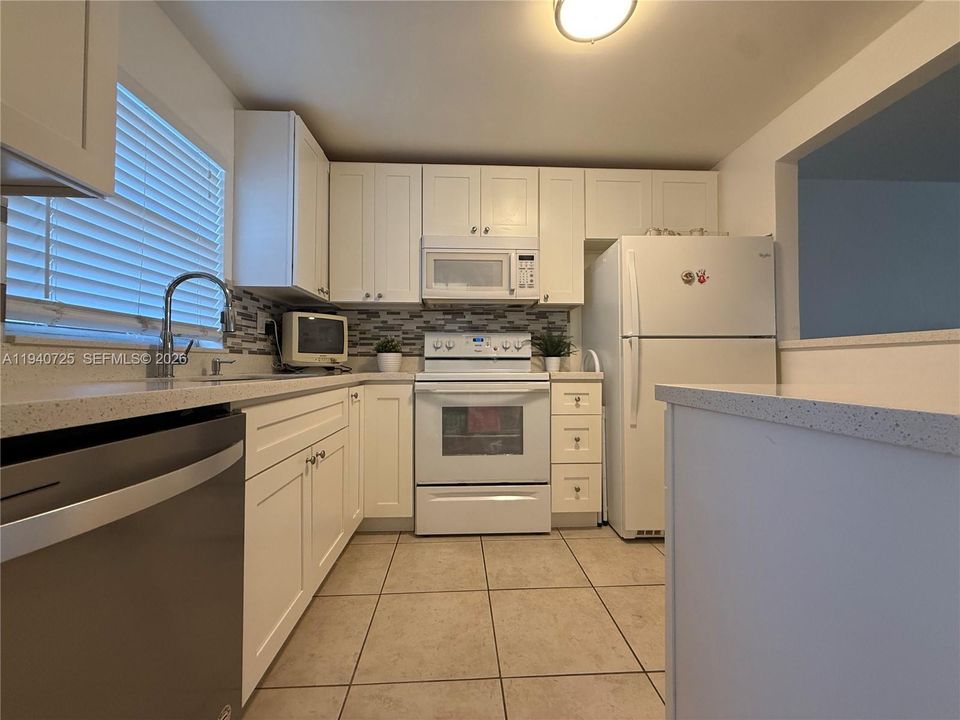 待售: $135,000 (1 贝兹, 1 浴室, 850 平方英尺)