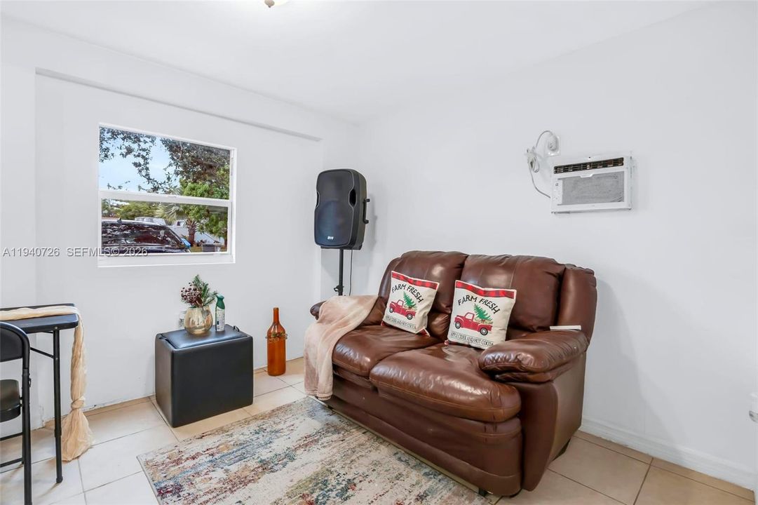 На продажу: $435,000 (3 спален, 2 ванн, 1120 Квадратных фут)