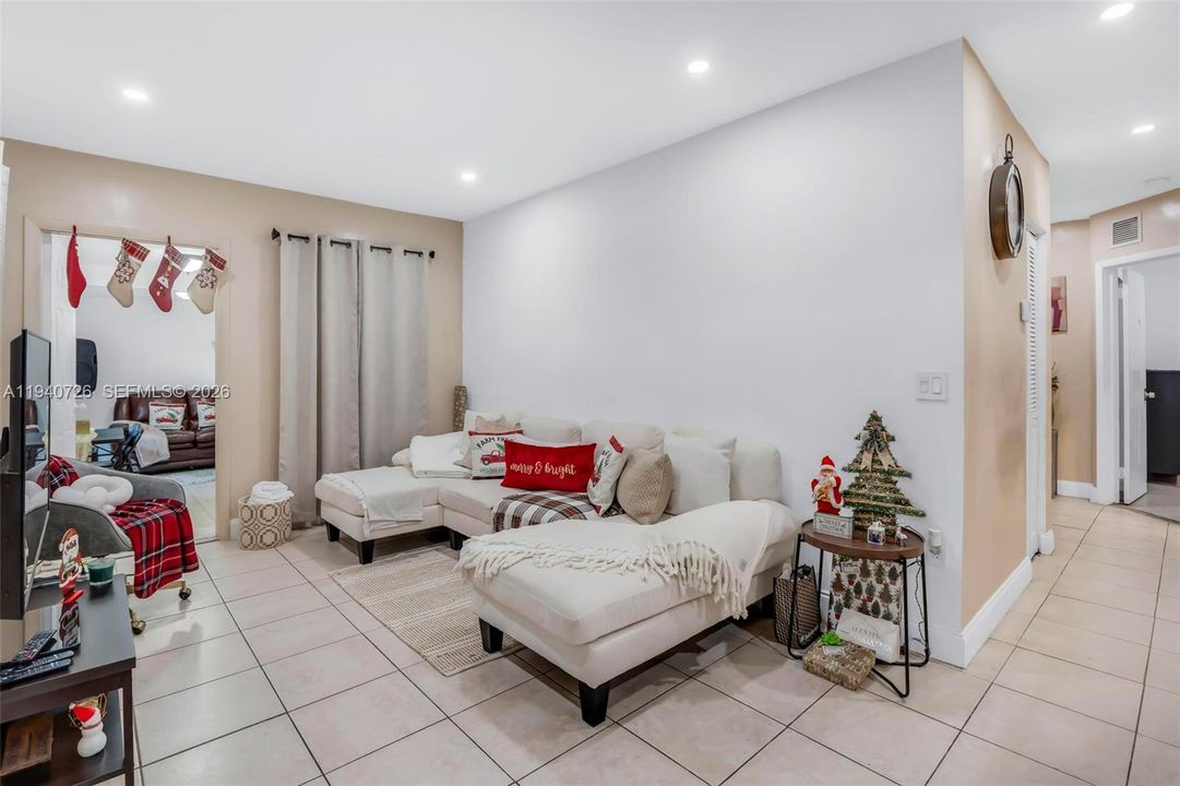 На продажу: $435,000 (3 спален, 2 ванн, 1120 Квадратных фут)