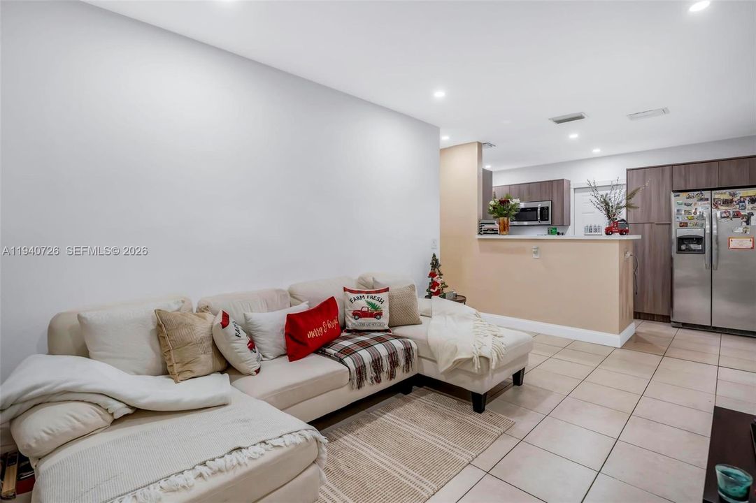 На продажу: $435,000 (3 спален, 2 ванн, 1120 Квадратных фут)