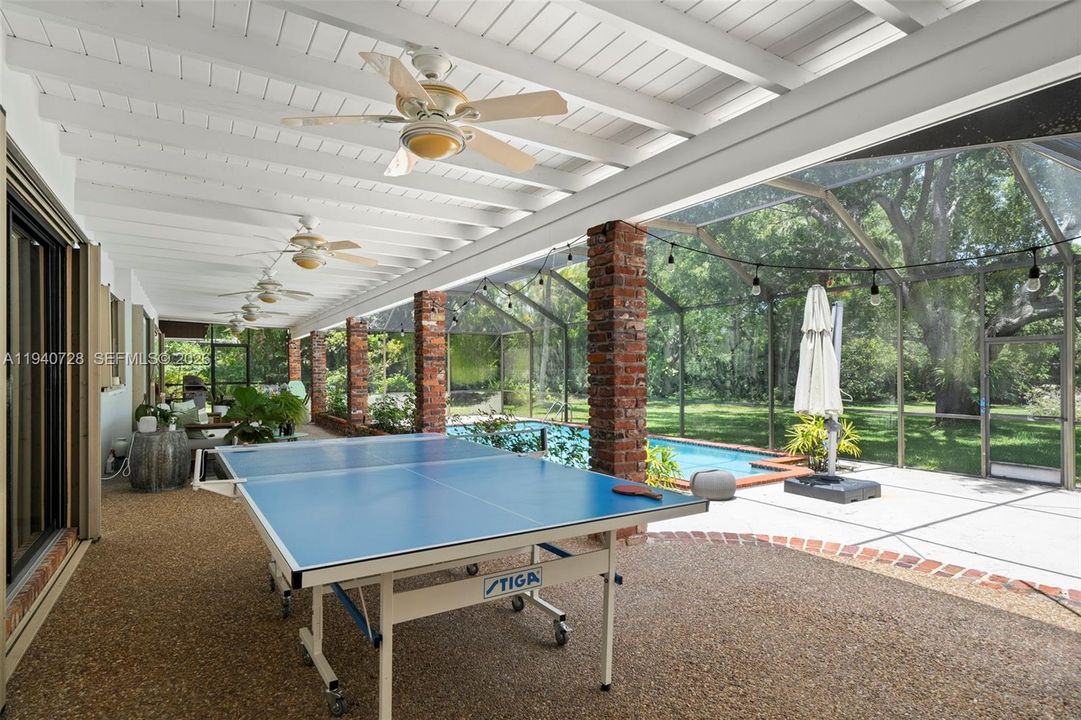 En Venta: $2,995,000 (4 camas, 2 baños, 2747 Pies cuadrados)