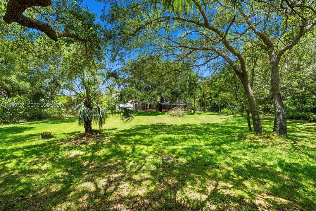 En Venta: $2,995,000 (4 camas, 2 baños, 2747 Pies cuadrados)