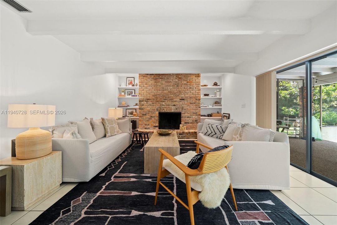 En Venta: $2,995,000 (4 camas, 2 baños, 2747 Pies cuadrados)