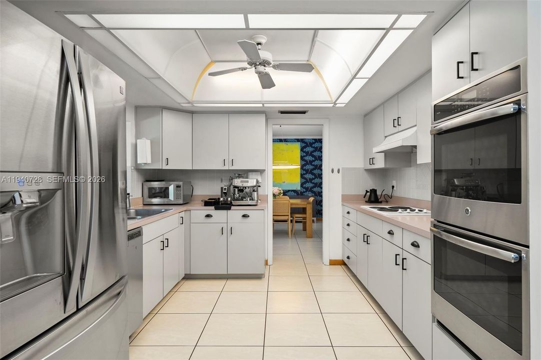 En Venta: $2,995,000 (4 camas, 2 baños, 2747 Pies cuadrados)