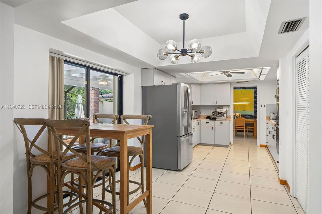 En Venta: $2,995,000 (4 camas, 2 baños, 2747 Pies cuadrados)