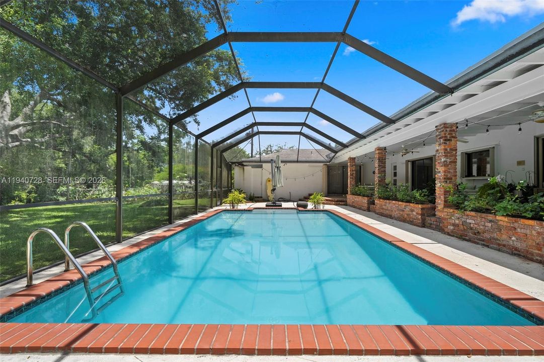 En Venta: $2,995,000 (4 camas, 2 baños, 2747 Pies cuadrados)