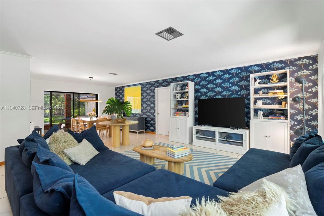 En Venta: $2,995,000 (4 camas, 2 baños, 2747 Pies cuadrados)