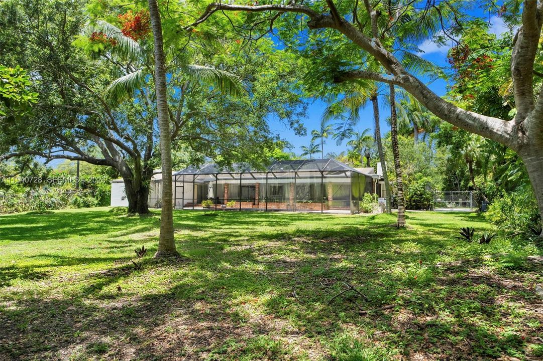 En Venta: $2,995,000 (4 camas, 2 baños, 2747 Pies cuadrados)