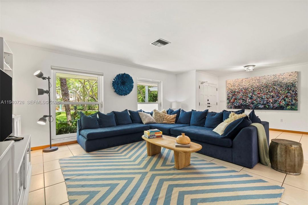 En Venta: $2,995,000 (4 camas, 2 baños, 2747 Pies cuadrados)