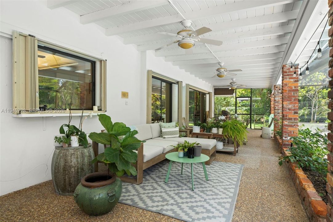 En Venta: $2,995,000 (4 camas, 2 baños, 2747 Pies cuadrados)