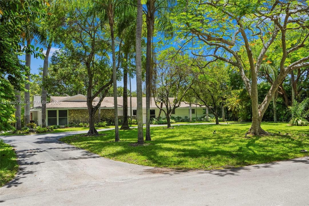 En Venta: $2,995,000 (4 camas, 2 baños, 2747 Pies cuadrados)