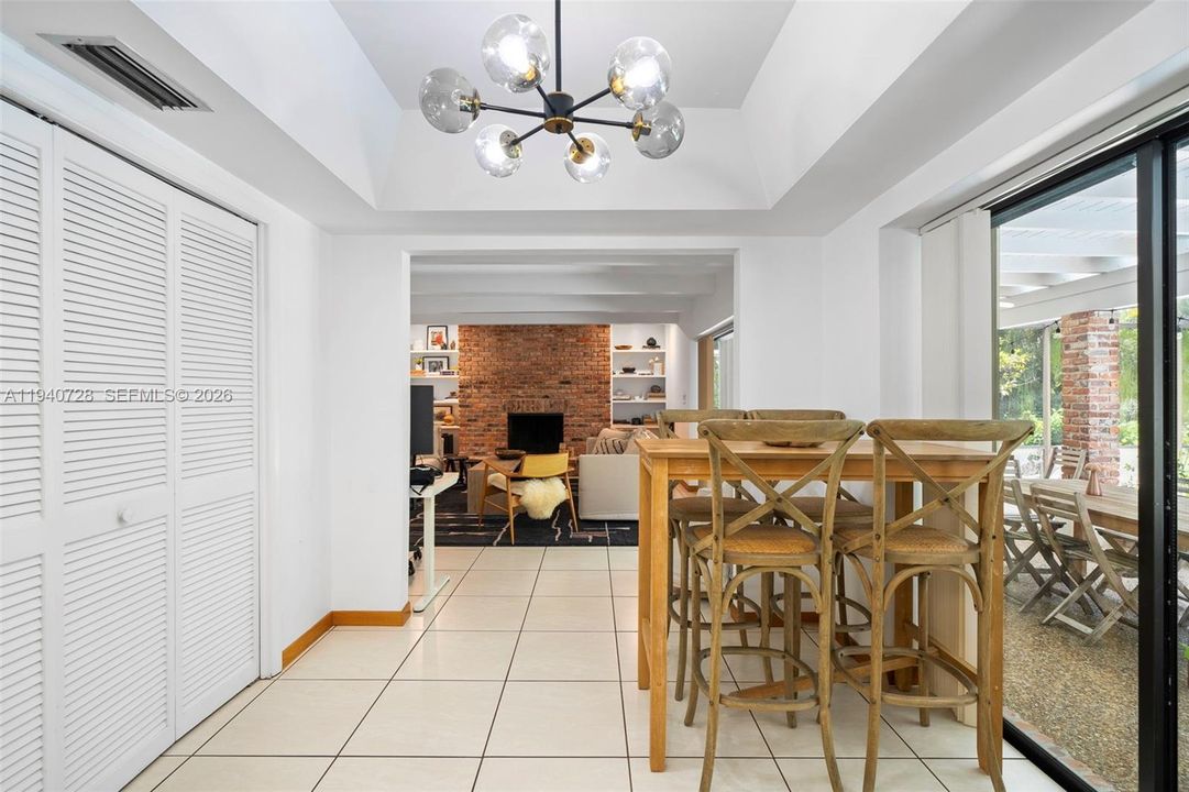 En Venta: $2,995,000 (4 camas, 2 baños, 2747 Pies cuadrados)