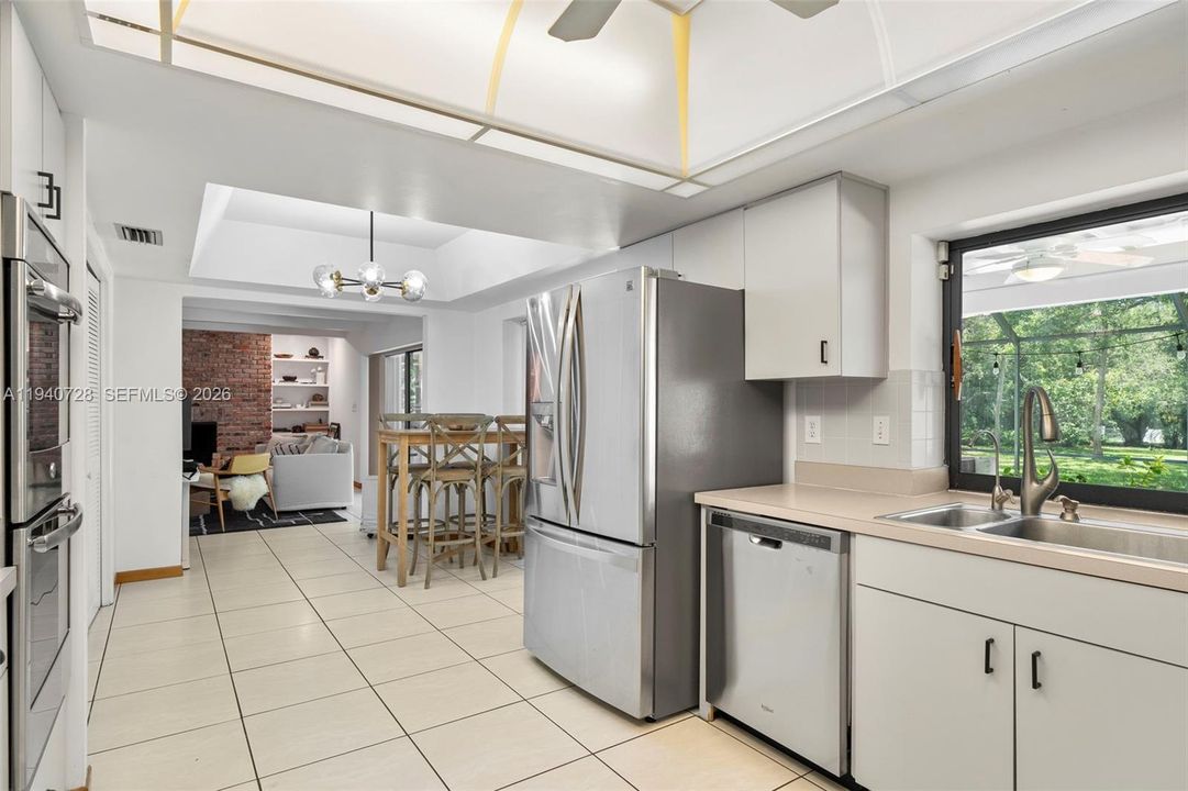 En Venta: $2,995,000 (4 camas, 2 baños, 2747 Pies cuadrados)