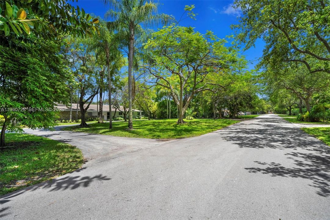 En Venta: $2,995,000 (4 camas, 2 baños, 2747 Pies cuadrados)