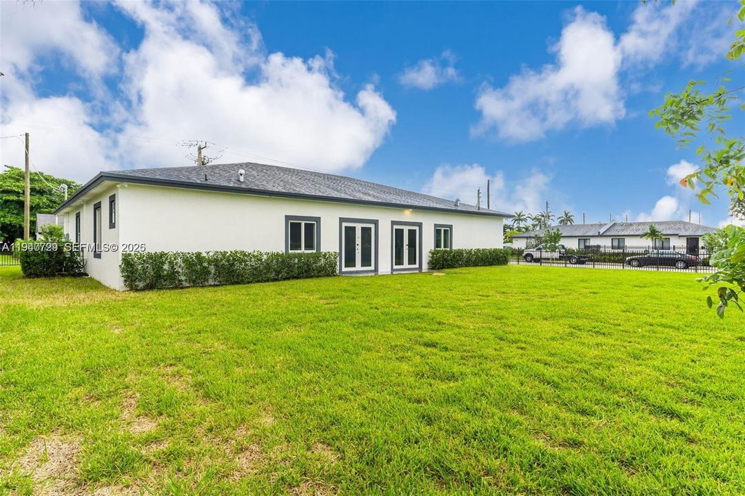 出租: $3,500 (4 贝兹, 2 浴室, 1644 平方英尺)