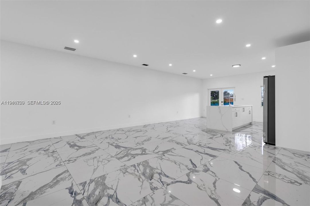 出租: $3,500 (4 贝兹, 2 浴室, 1644 平方英尺)