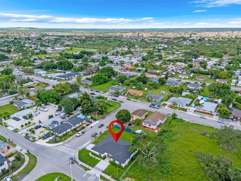 出租: $3,500 (4 贝兹, 2 浴室, 1644 平方英尺)