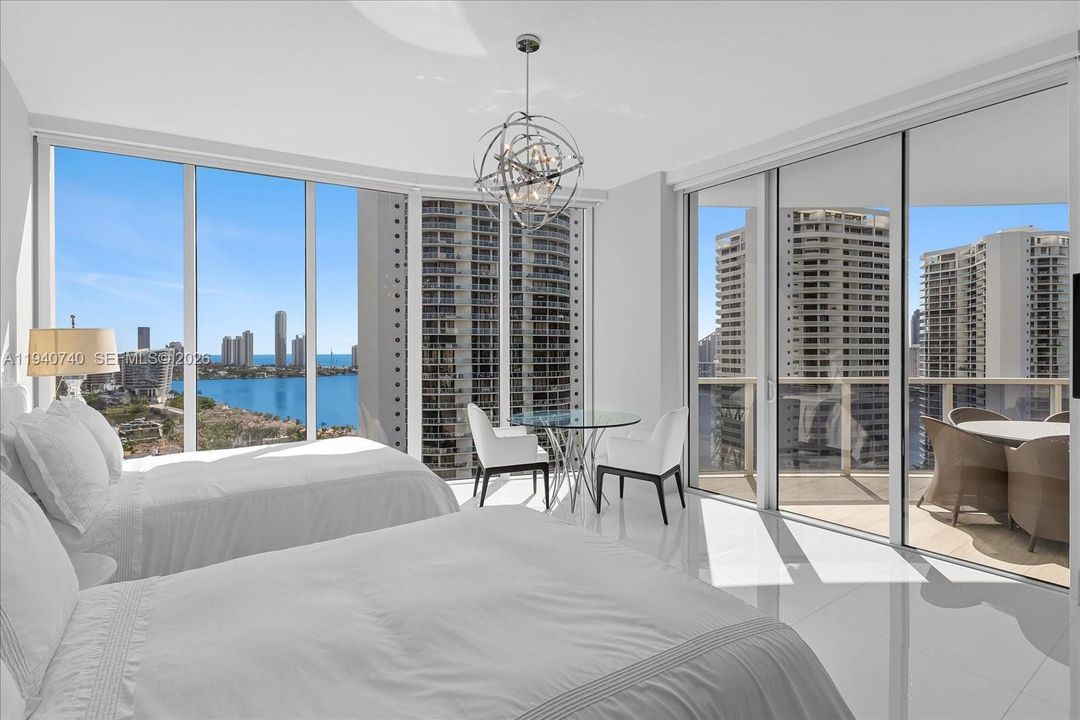 En Venta: $2,650,000 (3 camas, 3 baños, 2608 Pies cuadrados)