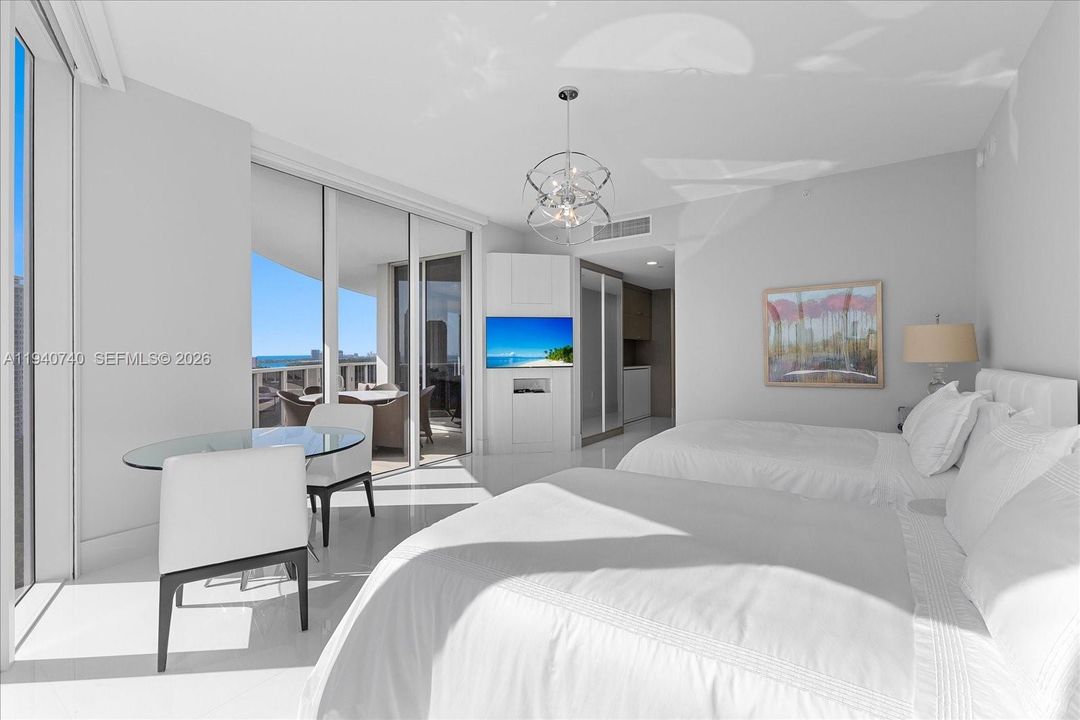 En Venta: $2,650,000 (3 camas, 3 baños, 2608 Pies cuadrados)