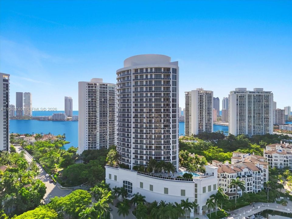 En Venta: $2,650,000 (3 camas, 3 baños, 2608 Pies cuadrados)